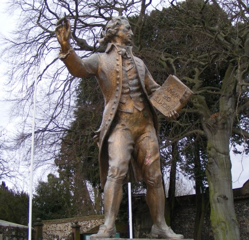An image of a statue of Thomas Paine, located in Thetford